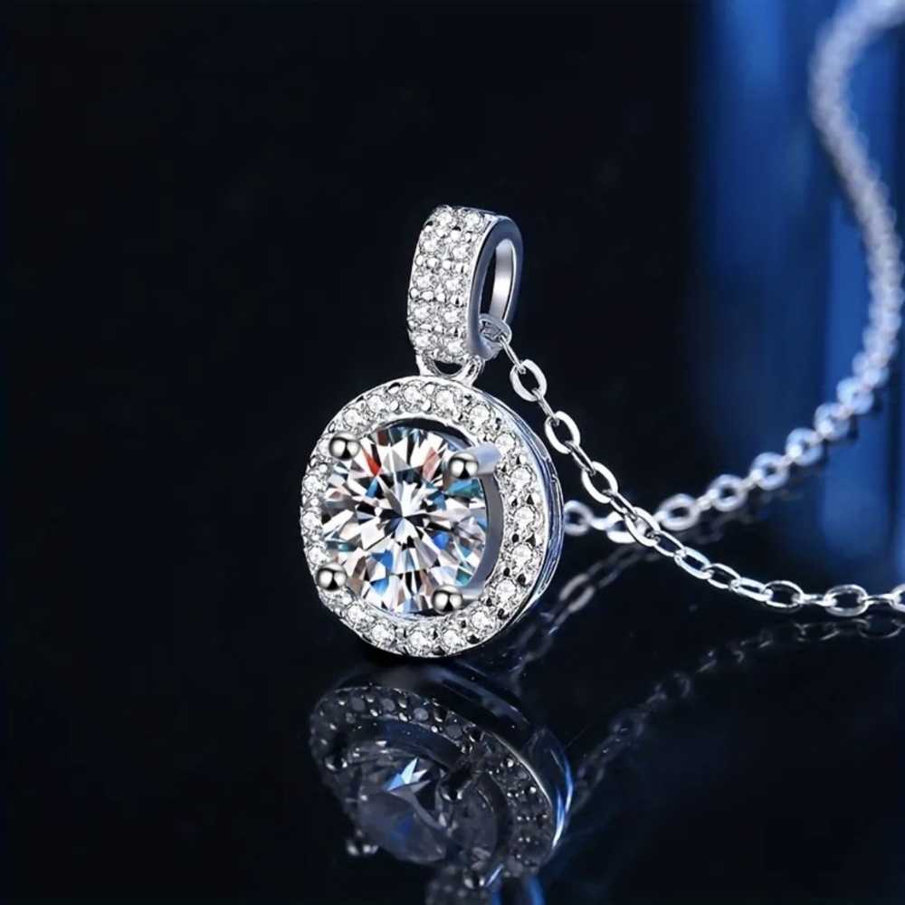 10 Carat Moissanite set in Sterling Silver with Sterling Silver Chain - Picture 8 of 9